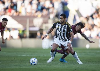 Hulk erra pênalti, Lanús bate Atlético-MG e conquista a Sul-Americana