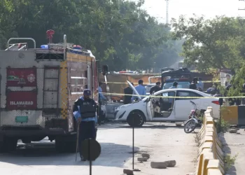 Ataque de homem-bomba mata ao menos 12 na capital do Paquistão, e Talibã reivindica autoria