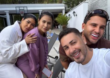 Simone e Simaria fazem rara aparição juntas e cantam na casa de Carlinhos Maia