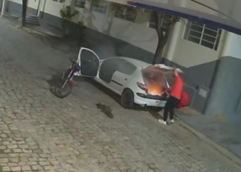 Homem é preso após atear fogo em carro que não conseguiu furtar