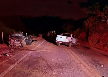 Mulher morre em colisão entre duas picapes em Guanhães