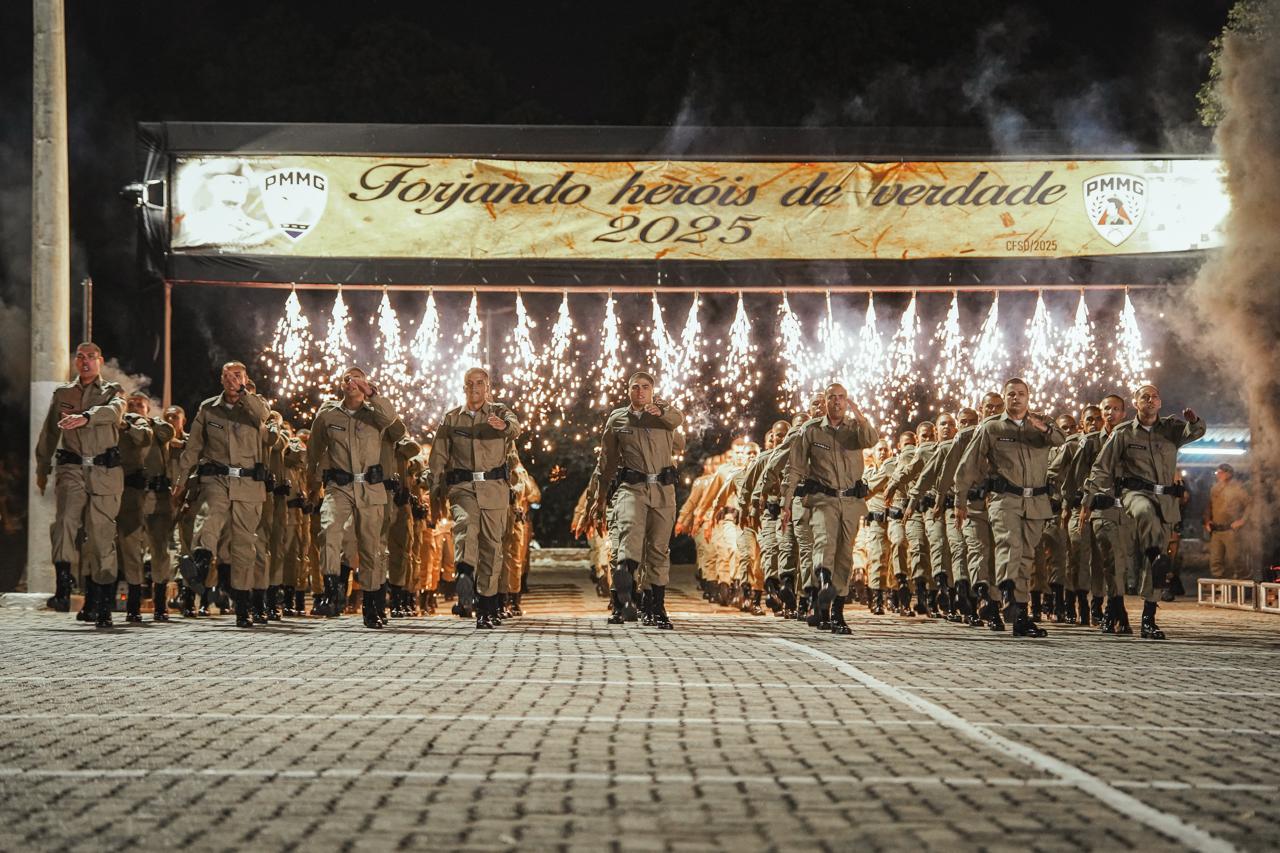 Solenidade de entrega das boinas marca etapa importante no curso de formação de soldados em Valadares