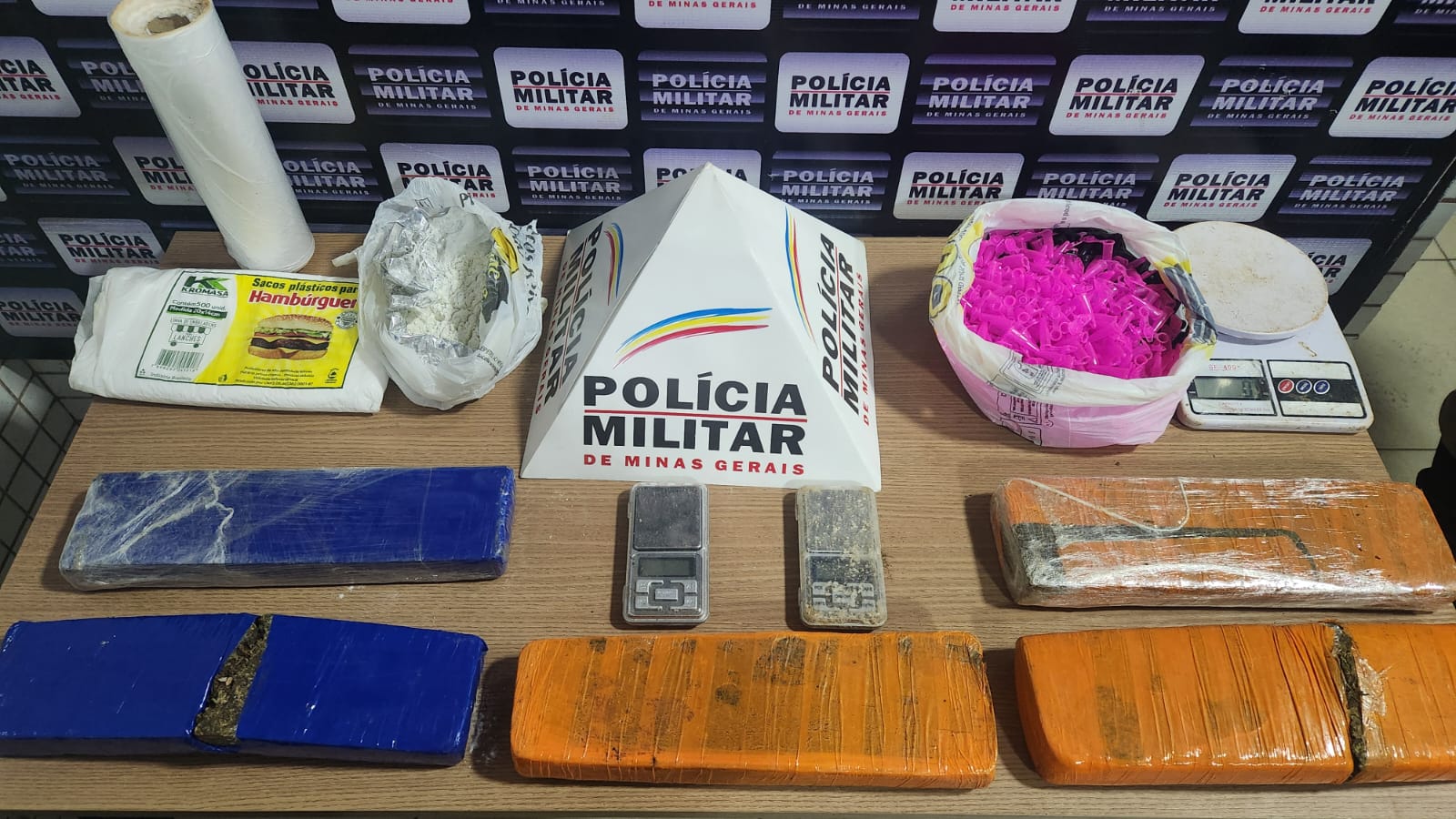 Adolescente é apreendido em operação contra o tráfico de drogas em Caratinga