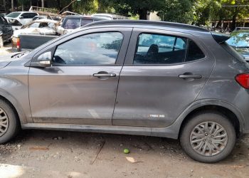 PM apreende carro possivelmente usado em homicídio em Valadares