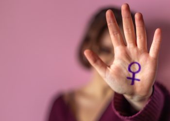 Caminhada no Mercado Municipal reforça alerta sobre violência contra mulheres e meninas