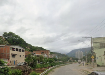 Trecho da Avenida Tancredo Neves é interditado após desmoronamento