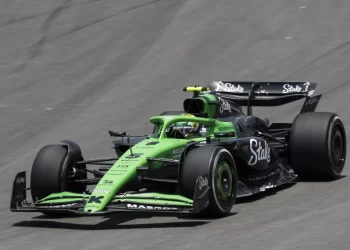 Bortoleto é 5º em primeiro treino com um F1 em Interlagos e Norris lidera