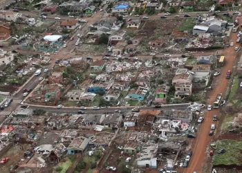 Famílias atingidas por tempestade no Paraná vão receber até R$ 50 mil