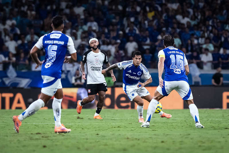 Corinthians vence Cruzeiro no primeiro jogo da semifinal da Copa do Brasil