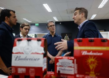 Ambev anuncia investimento de R$ 1,3 bilhão e ampliação da fábrica em Minas