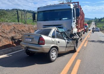 Homem morre em colisão entre carro e caminhão de gás na MGC-120 em Guanhães