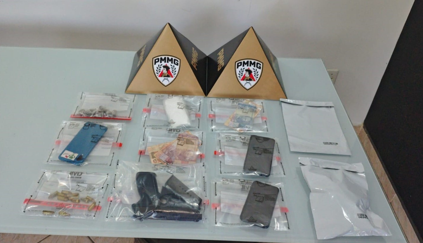 Operação da PM no Morro do Querosene prende homem e apreende dois adolescentes, arma e drogas