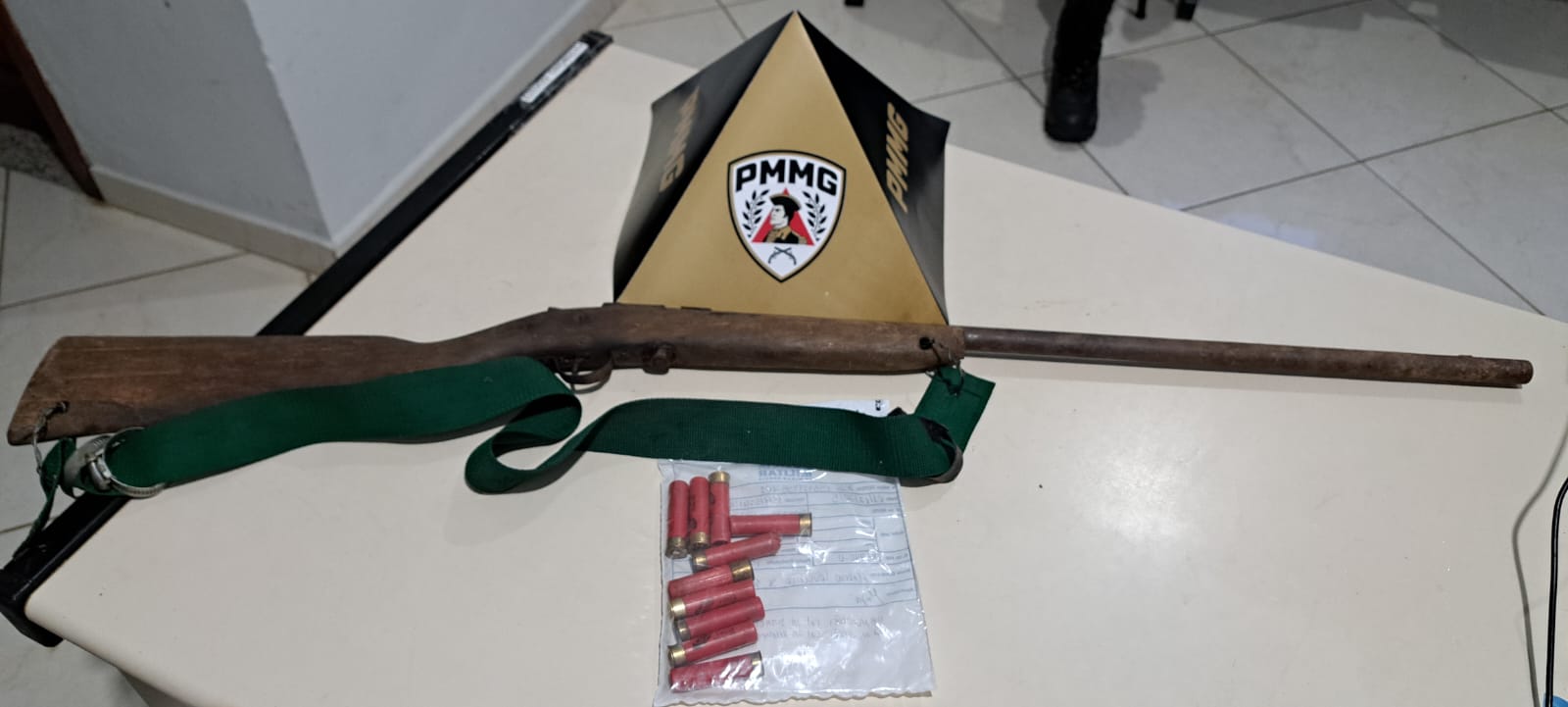 Polícia Militar apreende espingarda e cartuchos em operação na zona rural de Gonzaga