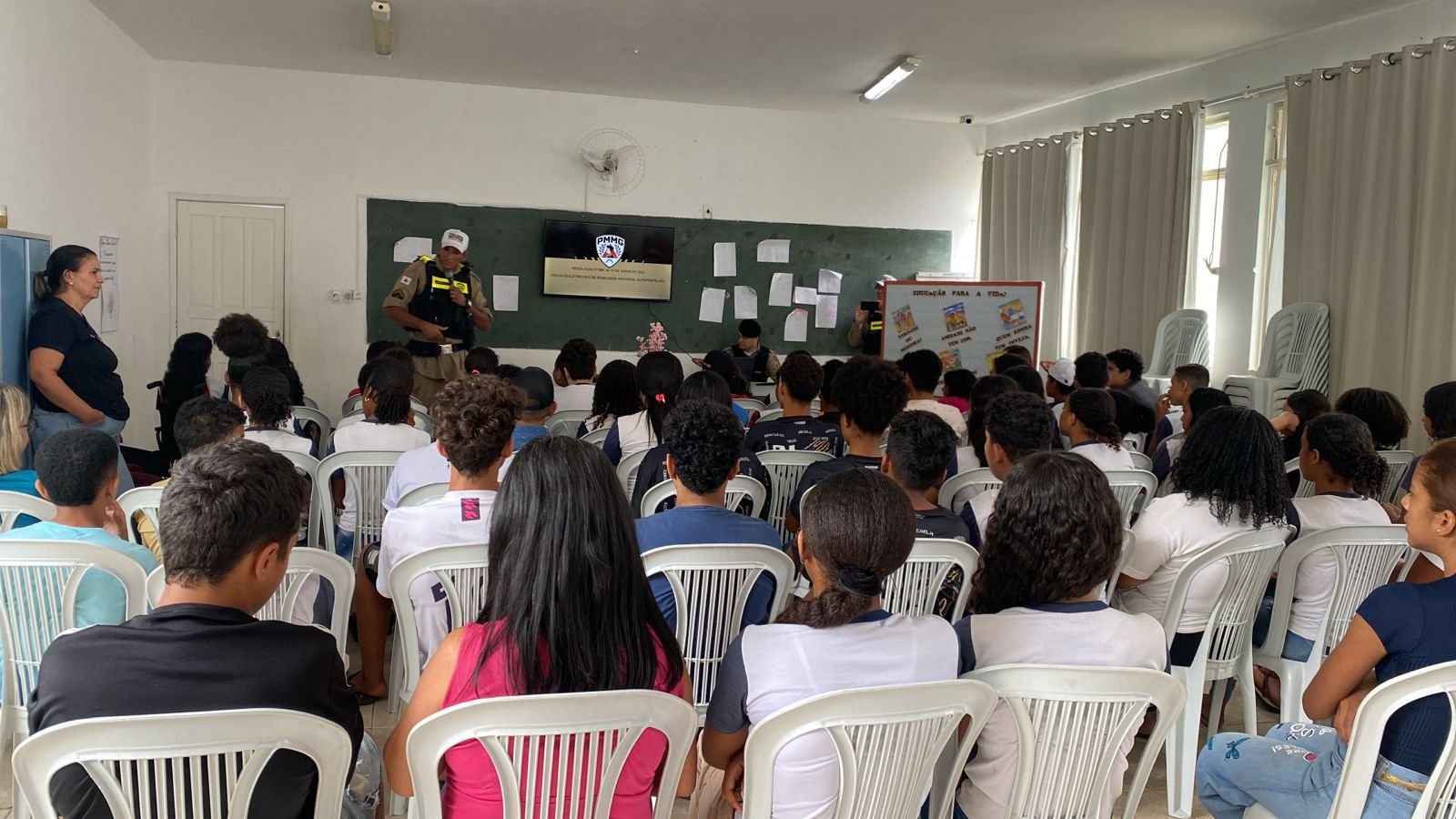 Patrulha de Trânsito da PM realiza palestra educativa em escola municipal de Tarumirim