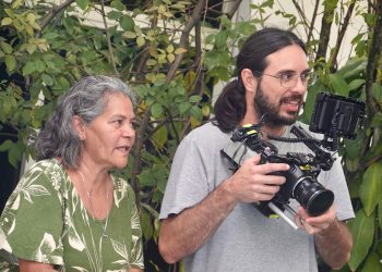 Auxiliar de limpeza de Belo Oriente se prepara para gravar filme baseado na própria história