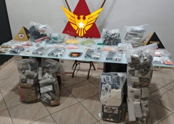 Operações da PM nos bairros Santa Helena, Turmalina e no Centro resultam em prisões e ampla apreensão de armas e drogas