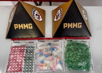 Suspeito de tráfico é preso no Carapina com 185 pinos de cocaína e frascos de lança-perfume