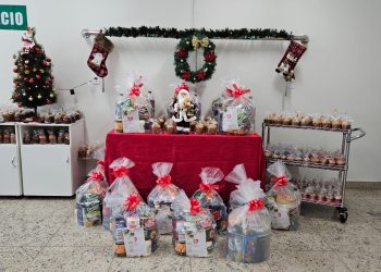 NEO e Projeto Esperançar GV distribuem 200 cestas natalinas para pacientes oncológicos