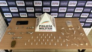 PM apreende adolescente com grande quantidade de drogas em Caratinga