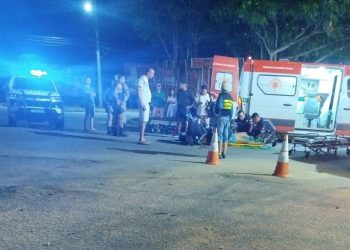 Dois jovens ficam gravemente feridos em colisão de motos no bairro São Cristóvão