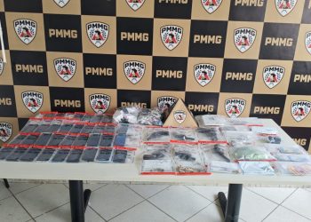 PM apreende armas, drogas e dezenas de celulares durante operação em Valadares