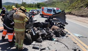 Motorista morre após colisão entre carro e caminhão na BR-381 entre Nova Era e Antônio Dias