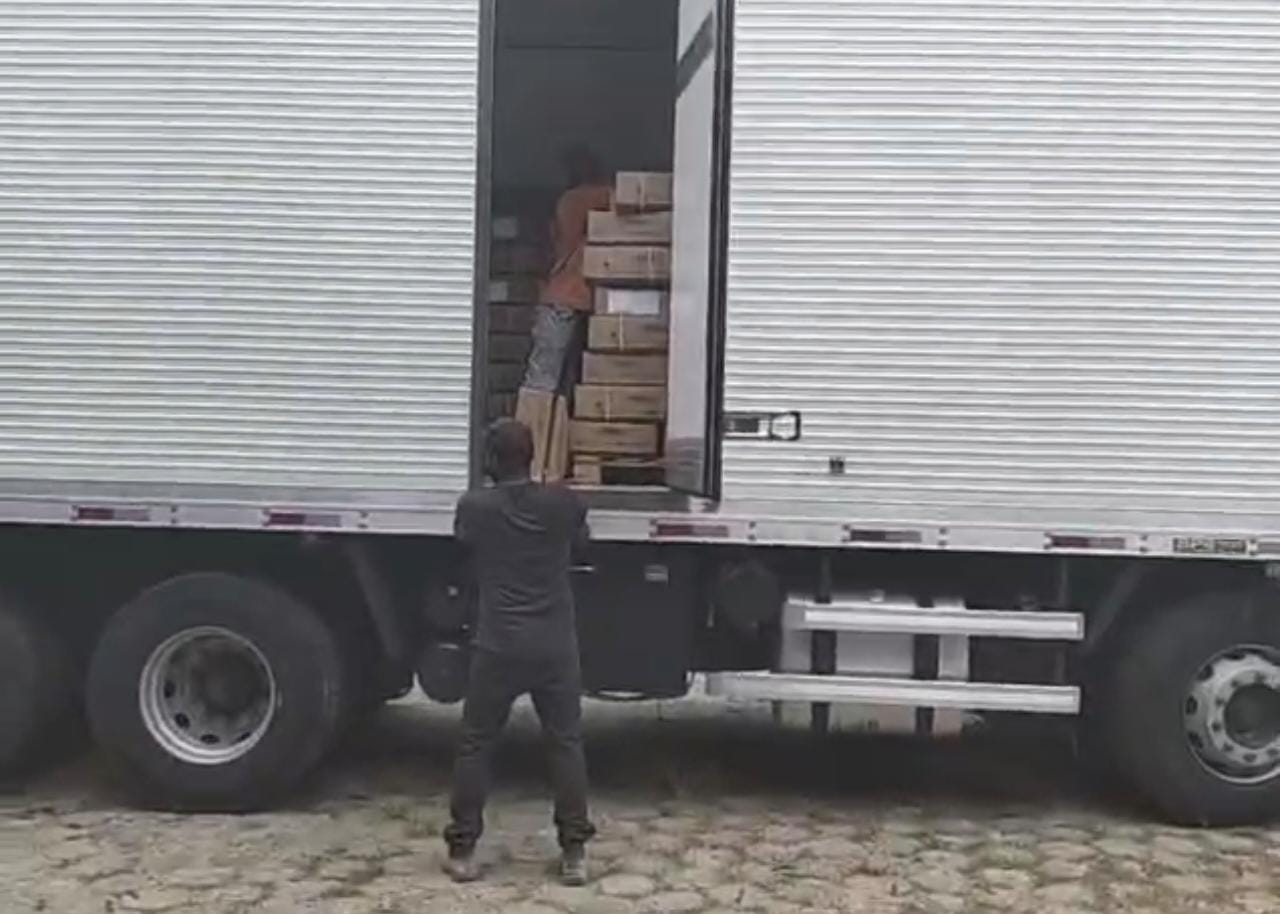 PM prende suspeitos de estelionato e recupera carga de carne avaliada em R$ 300 mil em Valadares