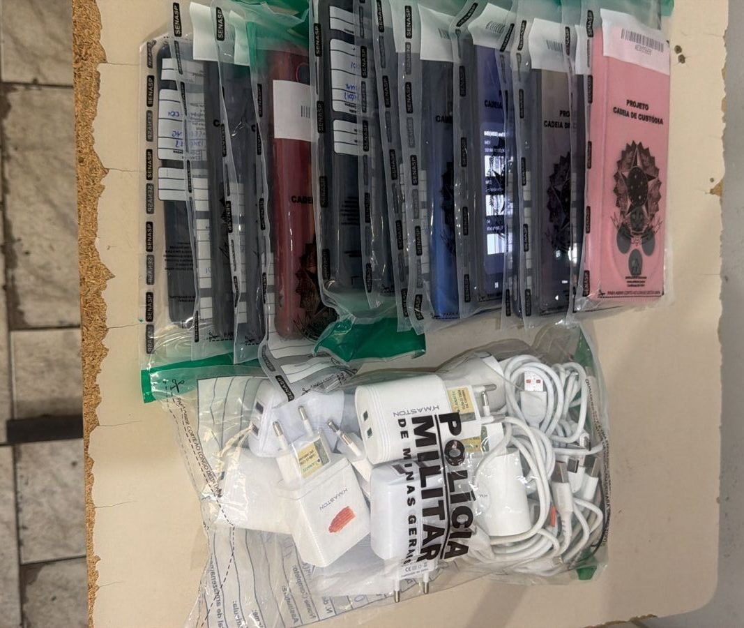 Quatro pessoas são detidas ao tentar ingressar celulares pelo muro do Ceresp de Valadares