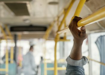 Câmara de Valadares vota projeto que obriga ar-condicionado no transporte coletivo urbano