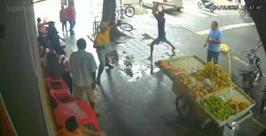 Homem agride gari com pauladas após acusá-lo de atrapalhar roubo em Valadares