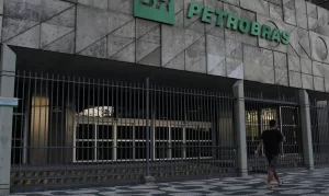 Federações se dividem sobre futuro da greve na Petrobras