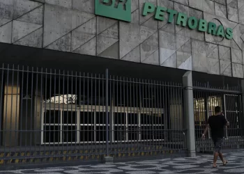 Federações se dividem sobre futuro da greve na Petrobras