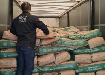 Polícia Civil apreende mais de 28 toneladas de leite em pó e prende suspeito de estelionato em Valadares