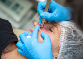 Clínica é condenada por aplicar substância errada em procedimento estético