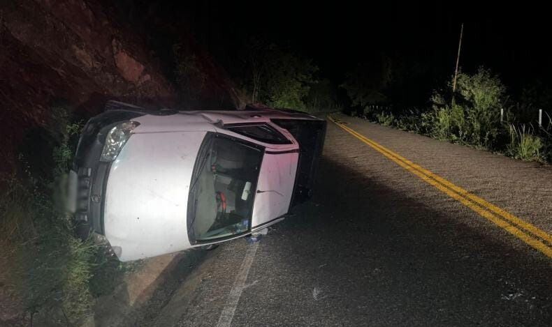 Tentativa de evitar colisão resulta em capotamento na LMG-775 em Tumiritinga