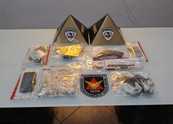 PM apreende cinco adolescentes, armas, drogas e dinheiro em mega operação no Jardim Ipê