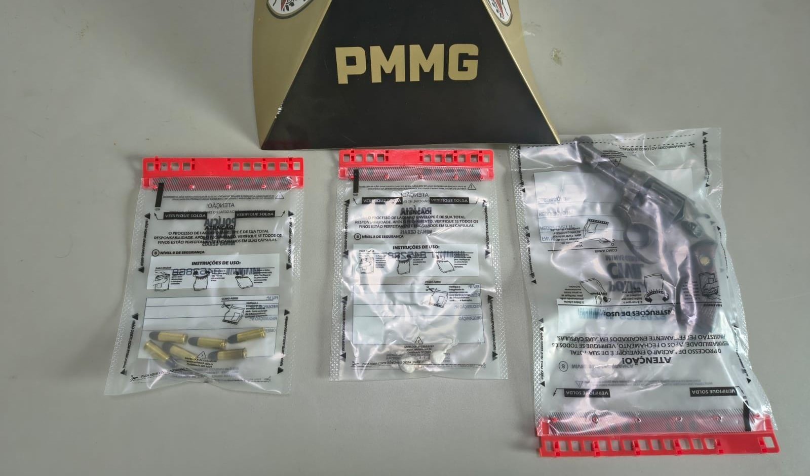 PM apreende arma de fogo e munições em posto de combustíveis em Conselheiro Pena