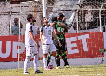 Entre sol e chuva, Democrata é derrotado pelo América no Mamudão