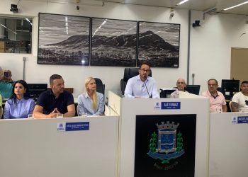 Alê Ferraz anuncia entrega da primeira fase da reforma da nova sede da Câmara até dezembro deste ano