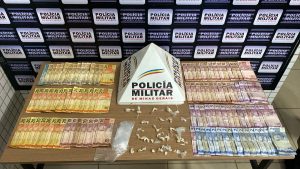 Ação da PM no combate ao tráfico termina com apreensão de dois menores e prisão de mulher em Caratinga