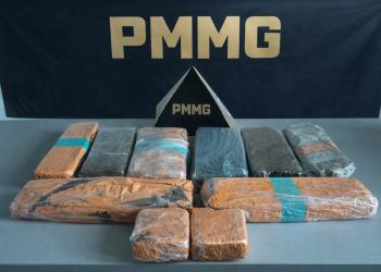 Mulher é presa com barras de maconha em carro de aplicativo em Conselheiro Pena