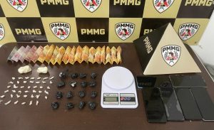 Dupla é presa durante ação da PM contra o tráfico em Central de Minas