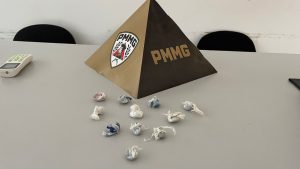 Operação da PM prende gari e apreende drogas em Divino das Laranjeiras