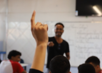 Escola estadual de Valadares é selecionada para implantação do programa Minas Bilíngue