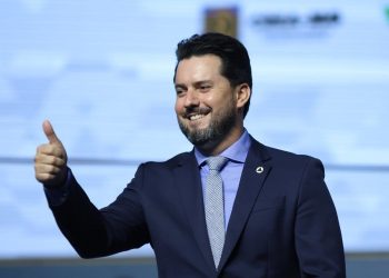 Sucessão em MG tem embate entre vice governador e presidente da AMM