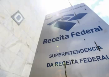 Receita nega aumento de imposto para professores com novo piso