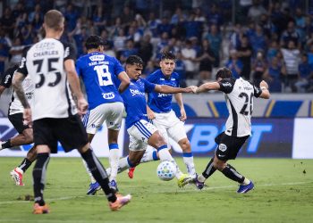 Cruzeiro empata com Corinthians e continua na zona de rebaixamento do Brasileirão