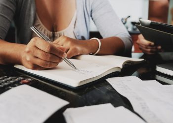 “Funcionários escritores e nostalgia”