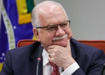 Fachin convoca ministros para tratar de menções a Toffoli