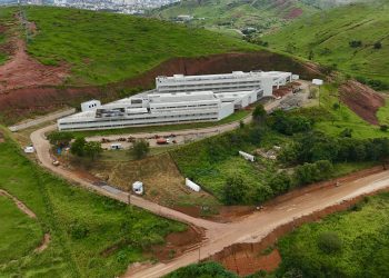 Zema vistoria obras e reafirma entrega do Hospital Regional de Valadares até o fim deste ano